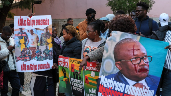 Manifestação em frente à sede da CPLP em Lisboa