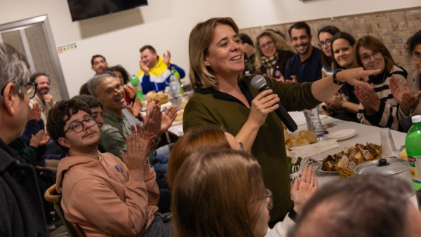 Catarina Martins no lanche com a população em Mamodeiro, Aveiro. 