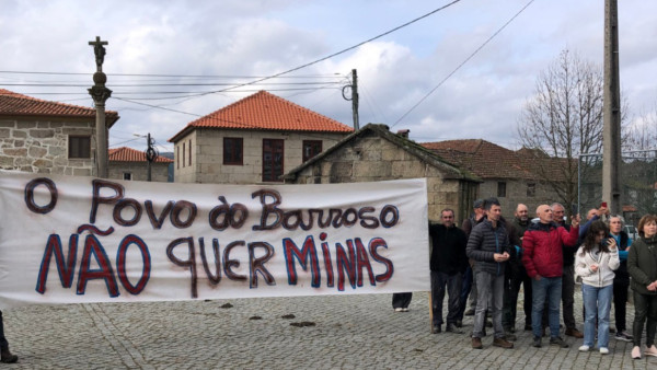 Faixa. "O povo do Barroso não quer minas"