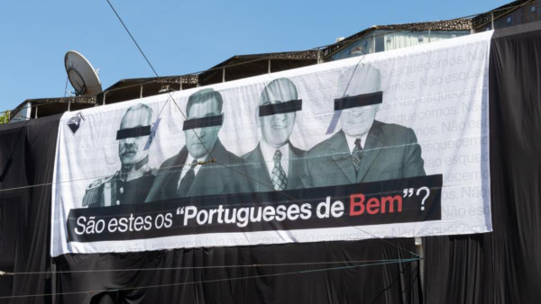 Lona em protesto contra a marcha do Chega em Coimbra, 2021