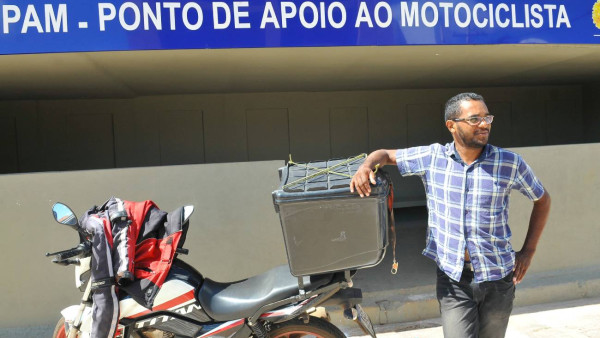 Ponto de apoio para motoboys (estafetas) no Lago Norte, em Brasília