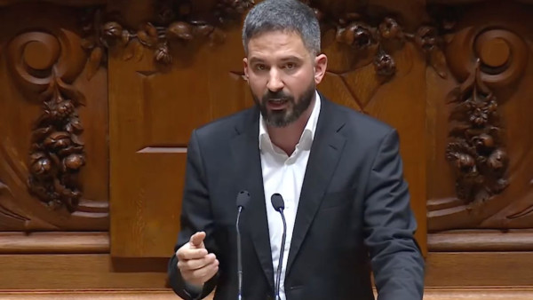 Fabian Figueiredo no debate parlamentar desta quarta-feira