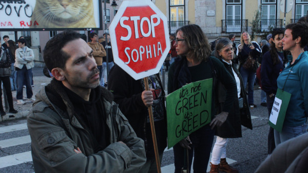 Manifestação de habitantes dos concelhos da Beira Baixa junto ao Parlamento em dezembro,