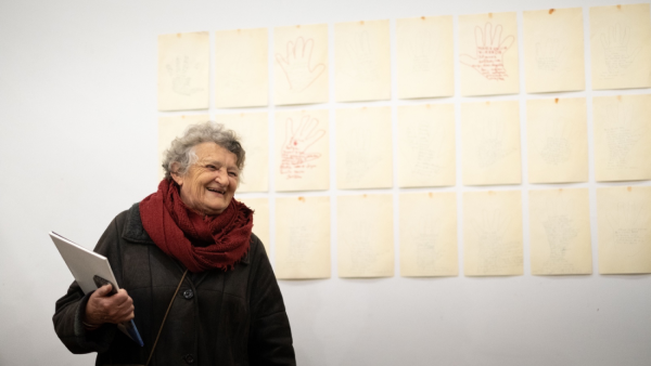 Lieve Meersschaert na exposição "Mulheres todos os dias", na Galeria Geraldes, no Porto, em 2022
