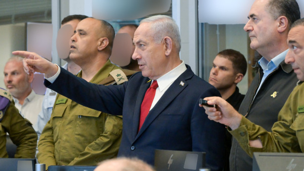 Benjamin Netanyahu na base militar de Kirya 