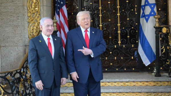 Benjamin Netanyahu e Donald Trump em Mar-a-Lago.