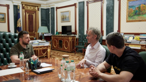 Zelensky durante uma reunião com o CEO da Palantir, Alex Karp, em junho de 2022.