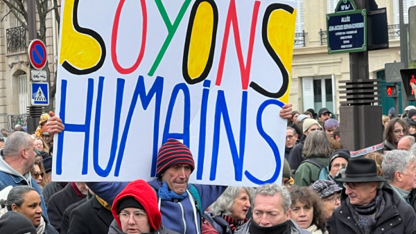 cartaz "Sejamos humanos"