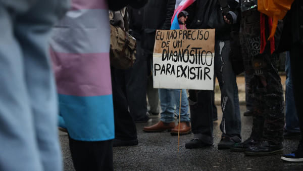 Cartaz: "Eu não preciso de diagnóstico para existir"