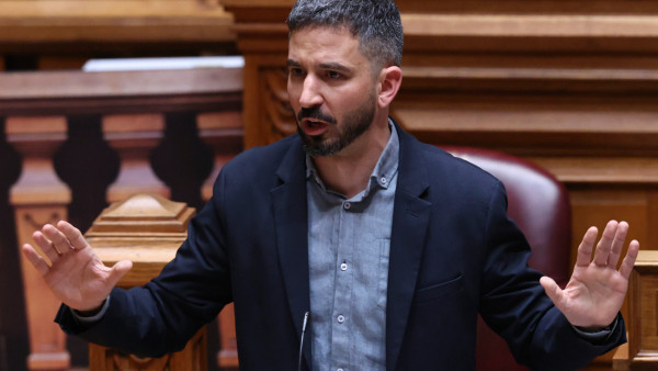 Fabian Figueiredo no debate quinzenal com o primeiro-ministro