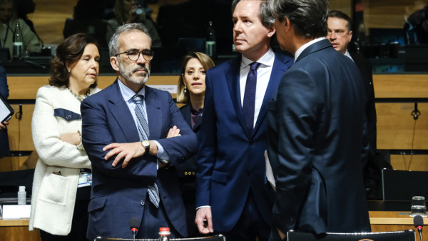 Paulo Rangel numa reunião de ministros europeus