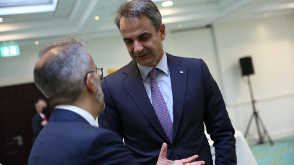 Paulo Rangel e Kyriakos Mitsotakis num encontro do PPE em Bruxelas.