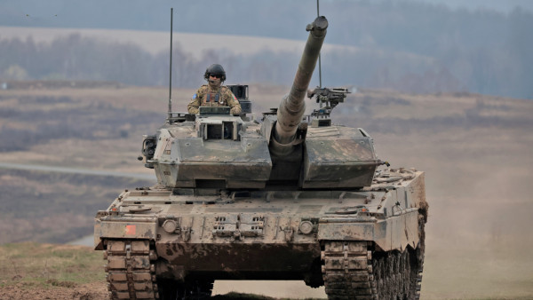 tanque em exercício militar