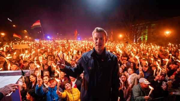 Peter Magyar num comício de campanha em Nagykanizsa