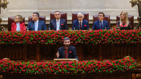 Fabian Figueiredo na Sessão Solene Comemorativa do 52.º Aniversário do 25 de Abril de 1974 na Assembleia da República.