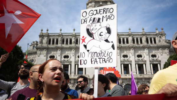 cartaz no 1º de Maio