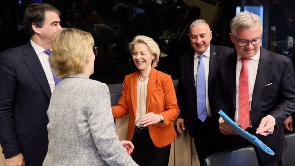 Raffaele Fitto, Maria Luís Albuquerque, Ursula von der Leyen, Jozef Síkela e Magnus Brunner
