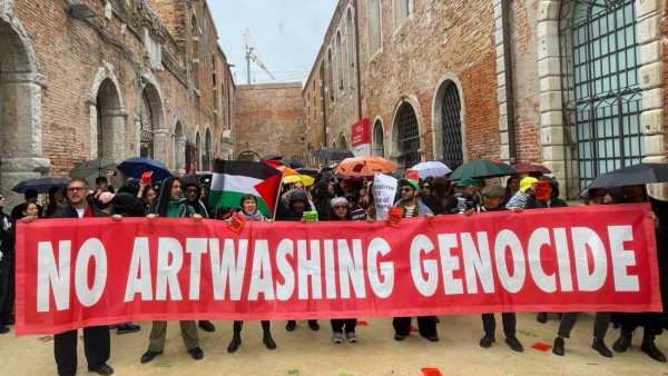 Manifestação na Bienal de Veneza contra a presença de Israel no festival