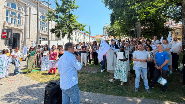 Concentração em frente ao Hospital de Santo António