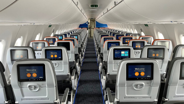 interior de avião comercial