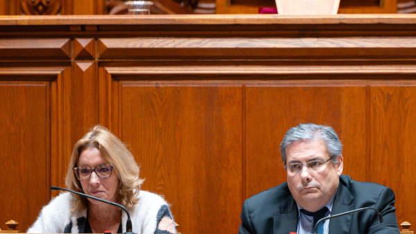 Maria do Rosário Palma Ramalho, ministra do Trabalho, Solidariedade e Segurança Social, e Carlos Abreu Amorim, ministro dos Assuntos Parlamentares