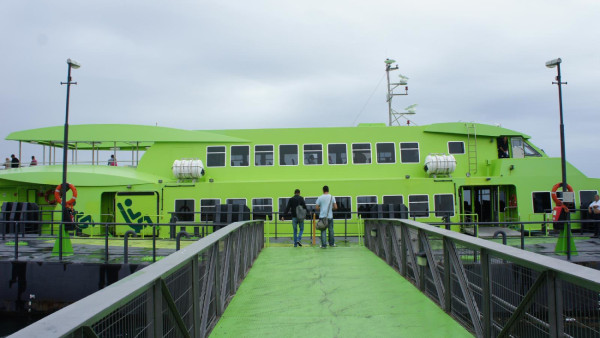 Ferry que faz a travessia entre Setúbal e Tróia