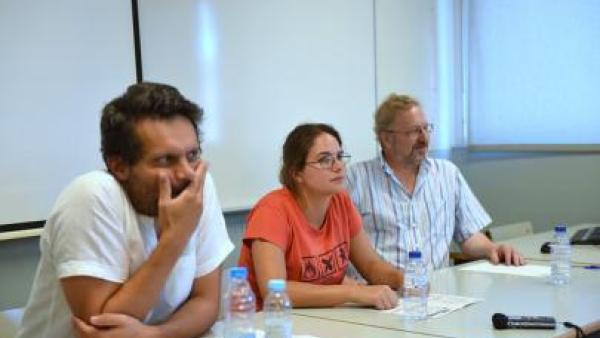 A mesa do debate. Foto de Paulete Matos