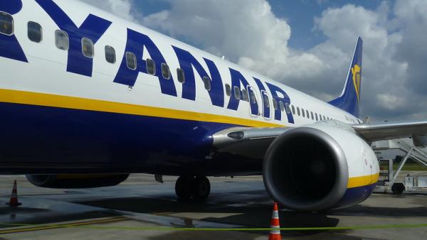 Avião da Rayanair em Charleroi. Foto de Luc Coekaerts/Flickr.