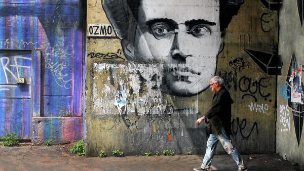 Pintura mural da cara de Gramsci. Foto de  Riccardo Cuppini/Flickr.
