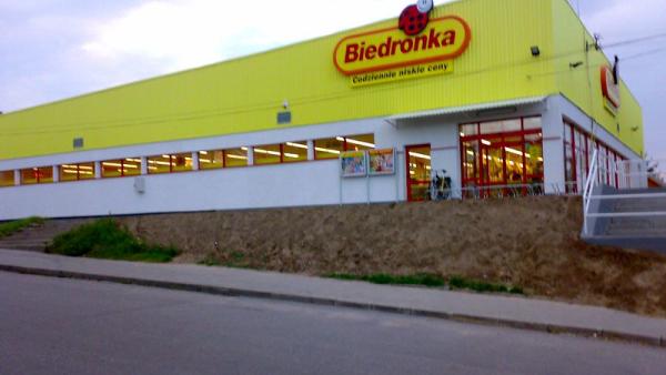 Biedronka, na Polónia, o nome da cadeia de super e hipermercados da Jerónimo Martins. Foto de Jakub Szestowicki/Flickr.