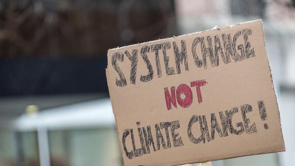 Manifestação pelo Clima. Foto de Gustave Deghilage/Flickr.