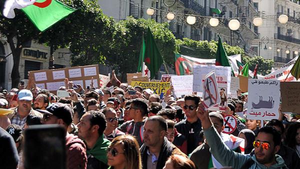Manifestação em Argel. 