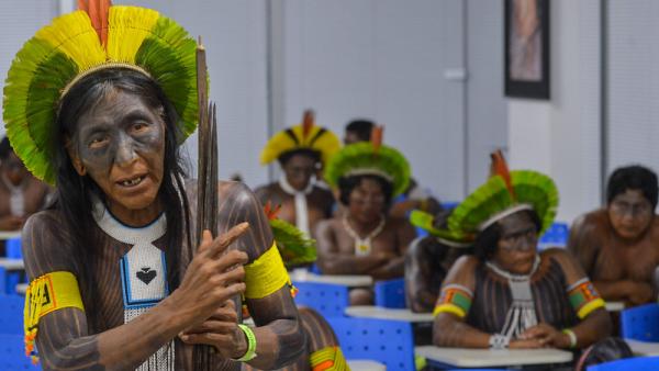 Kayapó Metukire, Mekragnoti e Baú em reunião. Foto de Mário Vilela/Funai.