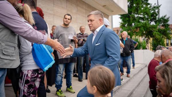 Robert Fico em campanha