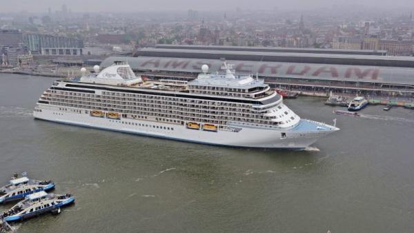 Navio de cruzeiro em Amesterdão