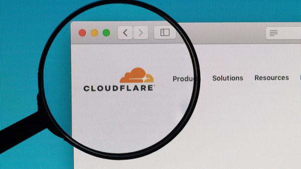 Logotipo da Cloudflare. Foto de Marco Verch/Flickr.