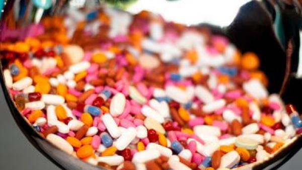 A indústria farmacêutica converteu a doença num negócio. Foto de  Pranjal Mahna