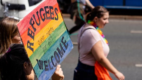 Manifestação pelos direitos das pessoas refugiadas na Europa em Leipzig, Alemanha. 