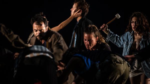 Cena de A Morte de Danton, em cena no TNSJ até 29 de setembro de 2019. Foto: tnsj.pt.