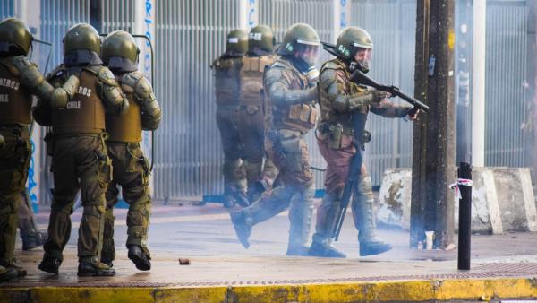 Imagem da repressão policial a manifestações no Chile em novembro de 2019.