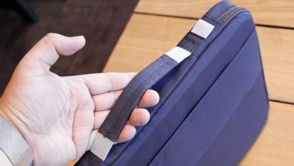 Mala com computador portátil