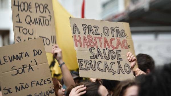 Manifestação Casa para Viver.