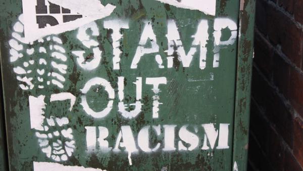 Pintura anti-racista em Belfast. Agosto de 2010.