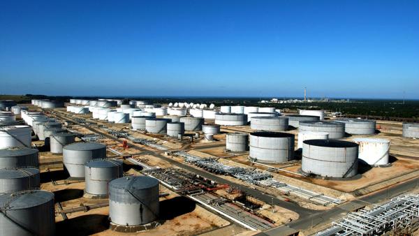 Refinaria da Galp. Área de armazenagem de petróleo bruto. Foto: Galp.