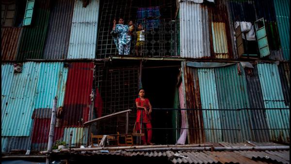 Bairro de lata em Dhaka, no Bangladesh. Foto de Zoriah/Flickr.