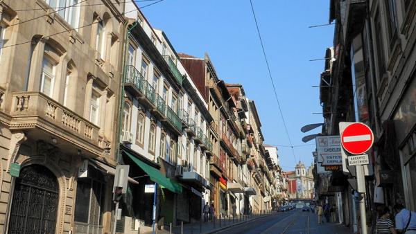 Rua 31 de Janeiro no Porto. Foto de Manuel de Sousa/Wikimedia Commons.