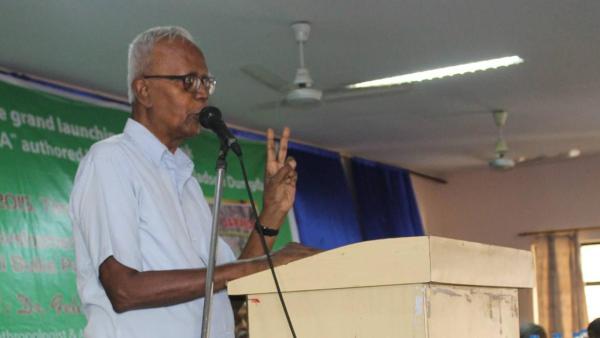 Stan Swamy, acusado de terrorismo, tem defendido os direitos das comunidades excluídas da Índia contra as grandes empresas de mineração.