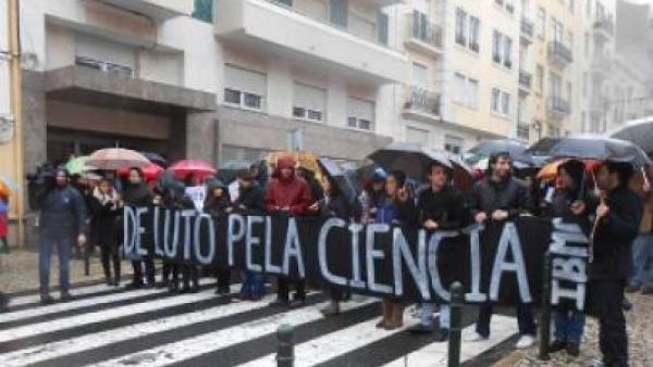 Protesto dos bolseiros - Foto da página da ABIC no facebook