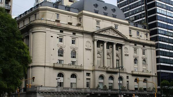 A Bolsa de comércio de Buenos Aires. Foto de By Antonio García from Madrid, Spain CC BY 2.0, https://commons.wikimedia.org/w/index.php?curid=2582373
