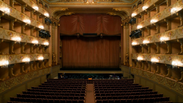 “O OPART é uma imensa amálgama de problemas por resolver: das questões laborais à qualidade e prestígio artísticos das instituições, muito há a fazer” -  Teatro Nacional de São Carlos. Fotografia: bestexperiencelisbon.com 